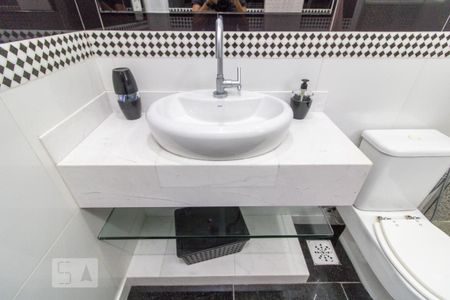 Apartamento à venda com 120m², 3 quartos e 1 vaga Apartamento à venda com 120m², 3 quartos e 1 vagaDetalhe do Banheiro Social