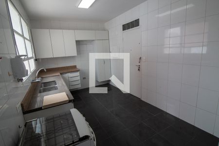 Apartamento à venda com 210m², 4 quartos e 2 vagas Apartamento à venda com 210m², 4 quartos e 2 vagasCozinha