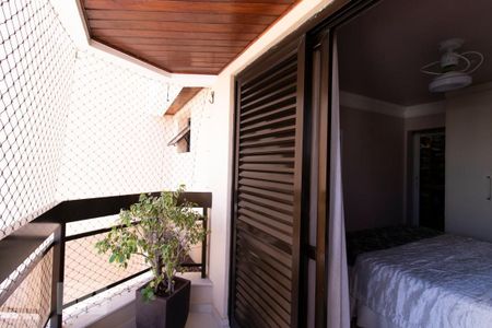 Apartamento à venda com 204m², 4 quartos e 3 vagas Apartamento à venda com 204m², 4 quartos e 3 vagasVaranda Quarto 3 - Suíte
