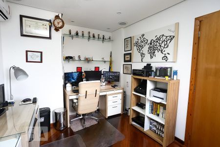 Apartamento à venda com 164m², 4 quartos e 4 vagas Apartamento à venda com 164m², 4 quartos e 4 vagasEscritório