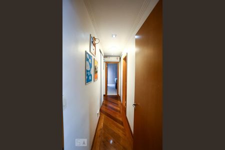 Apartamento à venda com 164m², 4 quartos e 4 vagas Apartamento à venda com 164m², 4 quartos e 4 vagasCorredor