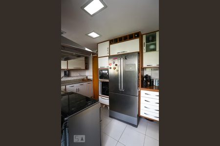 Apartamento à venda com 164m², 4 quartos e 4 vagas Apartamento à venda com 164m², 4 quartos e 4 vagasCozinha