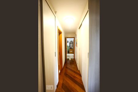 Apartamento à venda com 164m², 4 quartos e 4 vagas Apartamento à venda com 164m², 4 quartos e 4 vagasCorredor