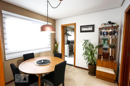 Apartamento à venda com 164m², 4 quartos e 4 vagas Apartamento à venda com 164m², 4 quartos e 4 vagassala de almoço