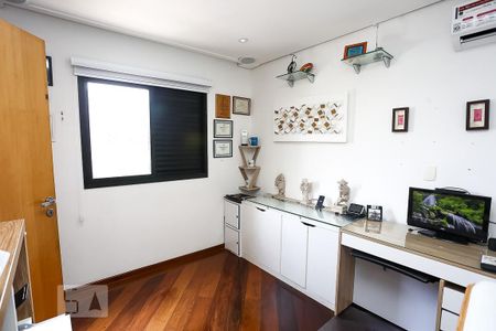 Apartamento à venda com 164m², 4 quartos e 4 vagas Apartamento à venda com 164m², 4 quartos e 4 vagasEscritório