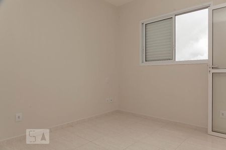 Quarto 2 de apartamento para alugar com 2 quartos, 54m² em Presidente Roosevelt, Uberlândia
