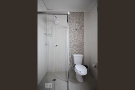 Casa de condomínio à venda com 450m², 6 quartos e 5 vagasBanheiro da suíte 4