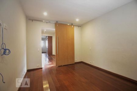 Casa de condomínio à venda com 450m², 6 quartos e 5 vagasSuíte 3