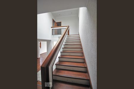 Casa de condomínio à venda com 450m², 6 quartos e 5 vagasEscadas