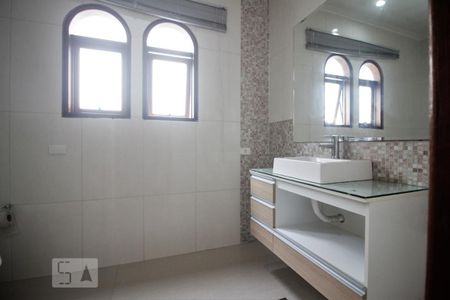 Casa de condomínio à venda com 450m², 6 quartos e 5 vagasBanheiro da suíte 4