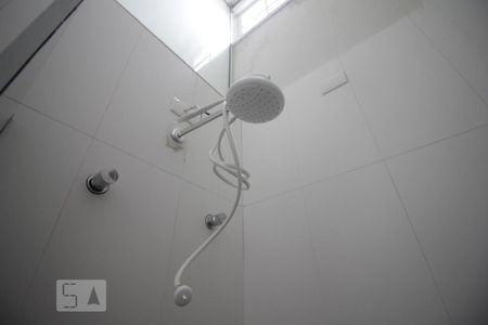 Casa de condomínio à venda com 450m², 6 quartos e 5 vagasChuveiro