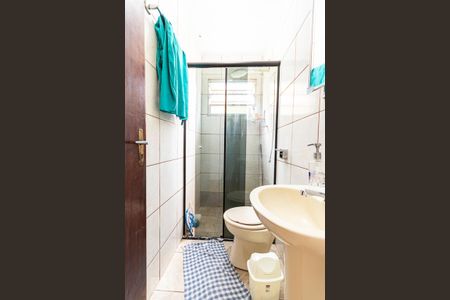 Casa à venda com 170m², 3 quartos e 2 vagasBanheiro 