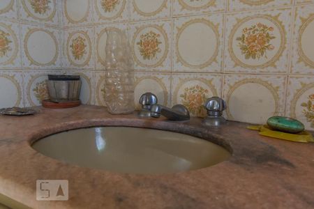 Casa à venda com 410m², 3 quartos e 4 vagasBanheiro Social