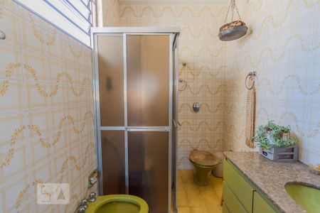 Casa à venda com 410m², 3 quartos e 4 vagasBanheiro da Suíte