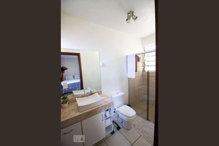 Casa de condomínio à venda com 187m², 3 quartos e 2 vagasBanheiro da Suíte