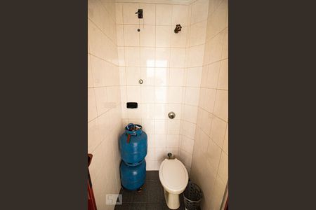 Casa de condomínio à venda com 187m², 3 quartos e 2 vagasBanheiro de Serviço