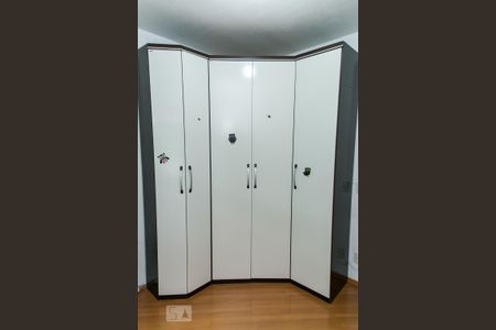 Casa à venda com 200m², 4 quartos e 3 vagas Casa à venda com 200m², 4 quartos e 3 vagasQuarto 2