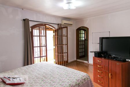 Casa à venda com 200m², 4 quartos e 3 vagas Casa à venda com 200m², 4 quartos e 3 vagasSuíte