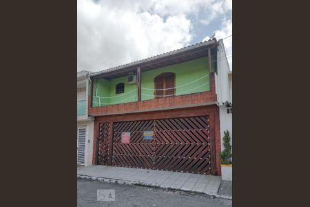 Casa à venda com 200m², 4 quartos e 3 vagas Casa à venda com 200m², 4 quartos e 3 vagasFachada
