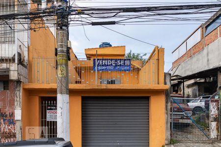 Casa à venda com 130m², 4 quartos e 1 vagaFachada 