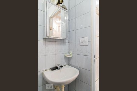 Casa para alugar com 200m², 2 quartos e 3 vagasBanheiro do salão