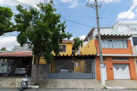 Casa para alugar com 200m², 2 quartos e 3 vagasFachada
