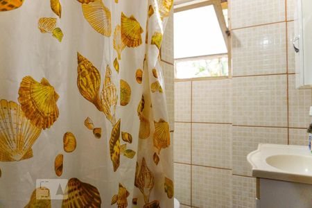 Casa de condomínio à venda com 366m², 5 quartos e 4 vagas Casa de condomínio à venda com 366m², 5 quartos e 4 vagasBanheiro de Serviço