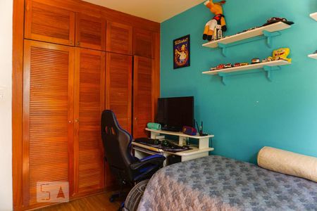 Casa de condomínio à venda com 366m², 5 quartos e 4 vagas Casa de condomínio à venda com 366m², 5 quartos e 4 vagasQuarto 2