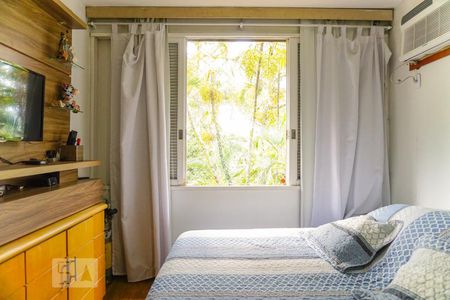 Casa de condomínio à venda com 366m², 5 quartos e 4 vagas Casa de condomínio à venda com 366m², 5 quartos e 4 vagasSuíte