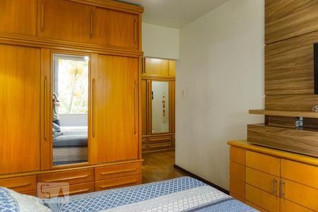 Casa de condomínio à venda com 366m², 5 quartos e 4 vagas Casa de condomínio à venda com 366m², 5 quartos e 4 vagasSuíte