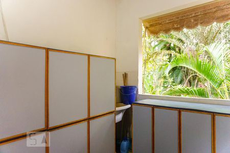 Casa de condomínio à venda com 366m², 5 quartos e 4 vagas Casa de condomínio à venda com 366m², 5 quartos e 4 vagasÁrea de Serviço