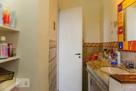 Casa de condomínio à venda com 366m², 5 quartos e 4 vagas Casa de condomínio à venda com 366m², 5 quartos e 4 vagasBanheiro Social