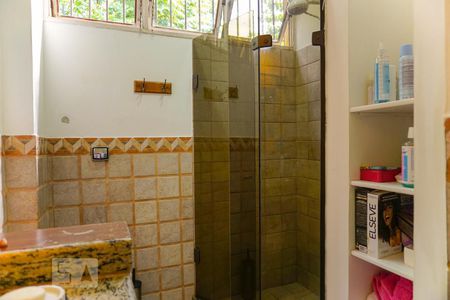 Casa de condomínio à venda com 366m², 5 quartos e 4 vagas Casa de condomínio à venda com 366m², 5 quartos e 4 vagasBanheiro Social