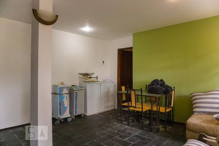 Casa de condomínio à venda com 366m², 5 quartos e 4 vagas Casa de condomínio à venda com 366m², 5 quartos e 4 vagasSala 2/Cozinha