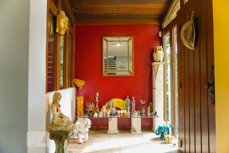 Casa de condomínio à venda com 366m², 5 quartos e 4 vagas Casa de condomínio à venda com 366m², 5 quartos e 4 vagasSala