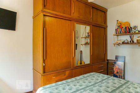 Casa de condomínio à venda com 366m², 5 quartos e 4 vagas Casa de condomínio à venda com 366m², 5 quartos e 4 vagasQuarto 1