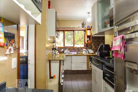 Casa de condomínio à venda com 366m², 5 quartos e 4 vagas Casa de condomínio à venda com 366m², 5 quartos e 4 vagasCozinha