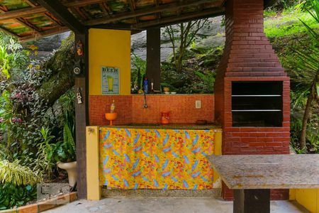 Casa de condomínio à venda com 366m², 5 quartos e 4 vagas Casa de condomínio à venda com 366m², 5 quartos e 4 vagasÁrea Externa