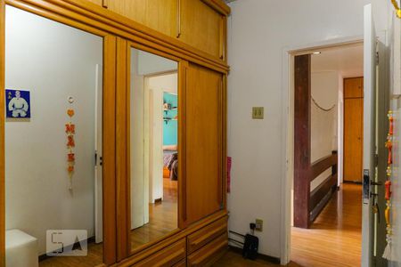 Casa de condomínio à venda com 366m², 5 quartos e 4 vagas Casa de condomínio à venda com 366m², 5 quartos e 4 vagasSuíte