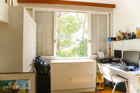 Casa de condomínio à venda com 366m², 5 quartos e 4 vagas Casa de condomínio à venda com 366m², 5 quartos e 4 vagasQuarto 3