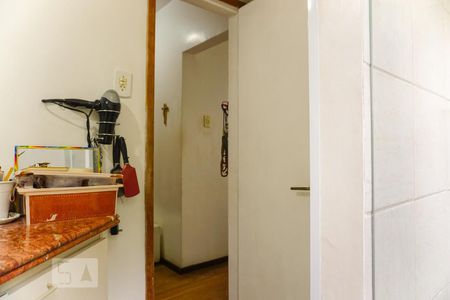 Casa de condomínio à venda com 366m², 5 quartos e 4 vagas Casa de condomínio à venda com 366m², 5 quartos e 4 vagasBanheiro da Suíte