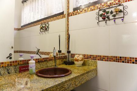 Casa de condomínio à venda com 366m², 5 quartos e 4 vagas Casa de condomínio à venda com 366m², 5 quartos e 4 vagasLavabo