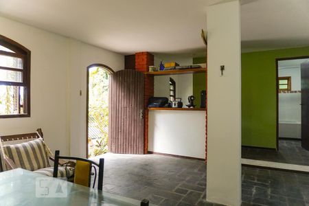 Casa de condomínio à venda com 366m², 5 quartos e 4 vagas Casa de condomínio à venda com 366m², 5 quartos e 4 vagasSala 2/Cozinha