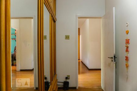 Casa de condomínio à venda com 366m², 5 quartos e 4 vagas Casa de condomínio à venda com 366m², 5 quartos e 4 vagasSuíte