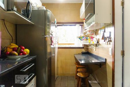 Casa de condomínio à venda com 366m², 5 quartos e 4 vagas Casa de condomínio à venda com 366m², 5 quartos e 4 vagasCozinha