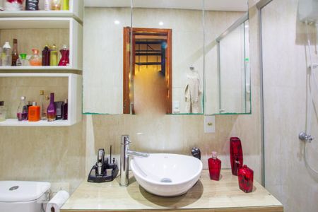 Casa à venda com 90m², 3 quartos e 1 vaga Casa à venda com 90m², 3 quartos e 1 vagaBanheiro