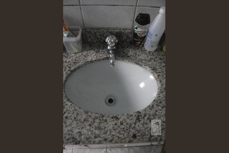 Casa à venda com 113m², 4 quartos e 2 vagasBanheiro - Torneira