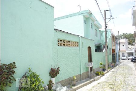Casa à venda com 113m², 4 quartos e 2 vagasFachada