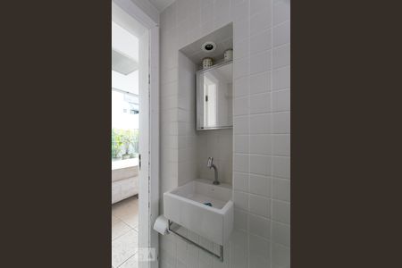 Apartamento para alugar com 160m², 1 quarto e sem vaga Apartamento para alugar com 160m², 1 quarto e sem vagaBanheiro da Suíte
