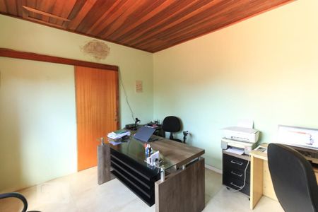 Casa à venda com 230m², 4 quartos e 2 vagasEscritório